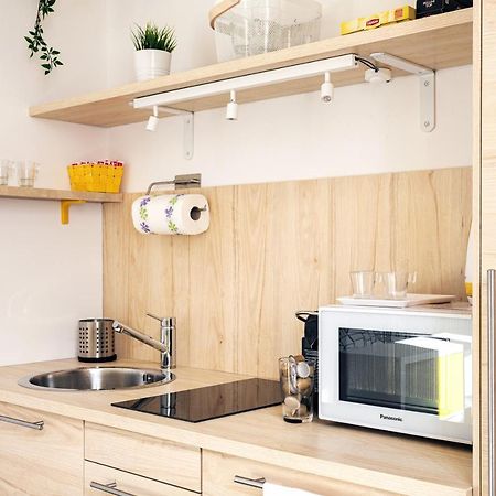 A Yellow Touch - Modern Studio In Isola Milano ภายนอก รูปภาพ