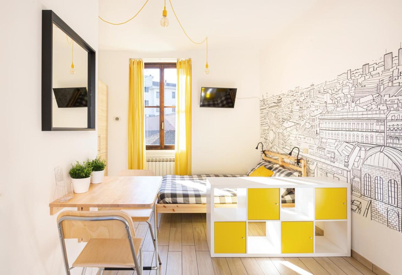 A Yellow Touch - Modern Studio In Isola Milano ภายนอก รูปภาพ