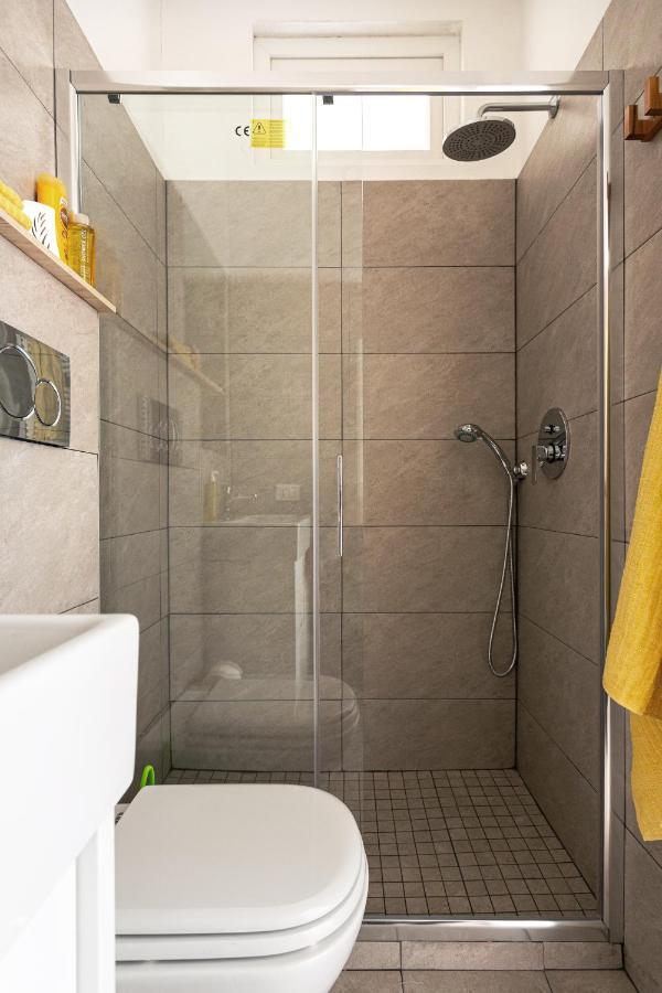 A Yellow Touch - Modern Studio In Isola Milano ภายนอก รูปภาพ