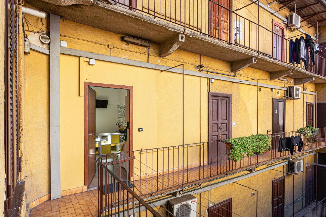 A Yellow Touch - Modern Studio In Isola Milano ภายนอก รูปภาพ