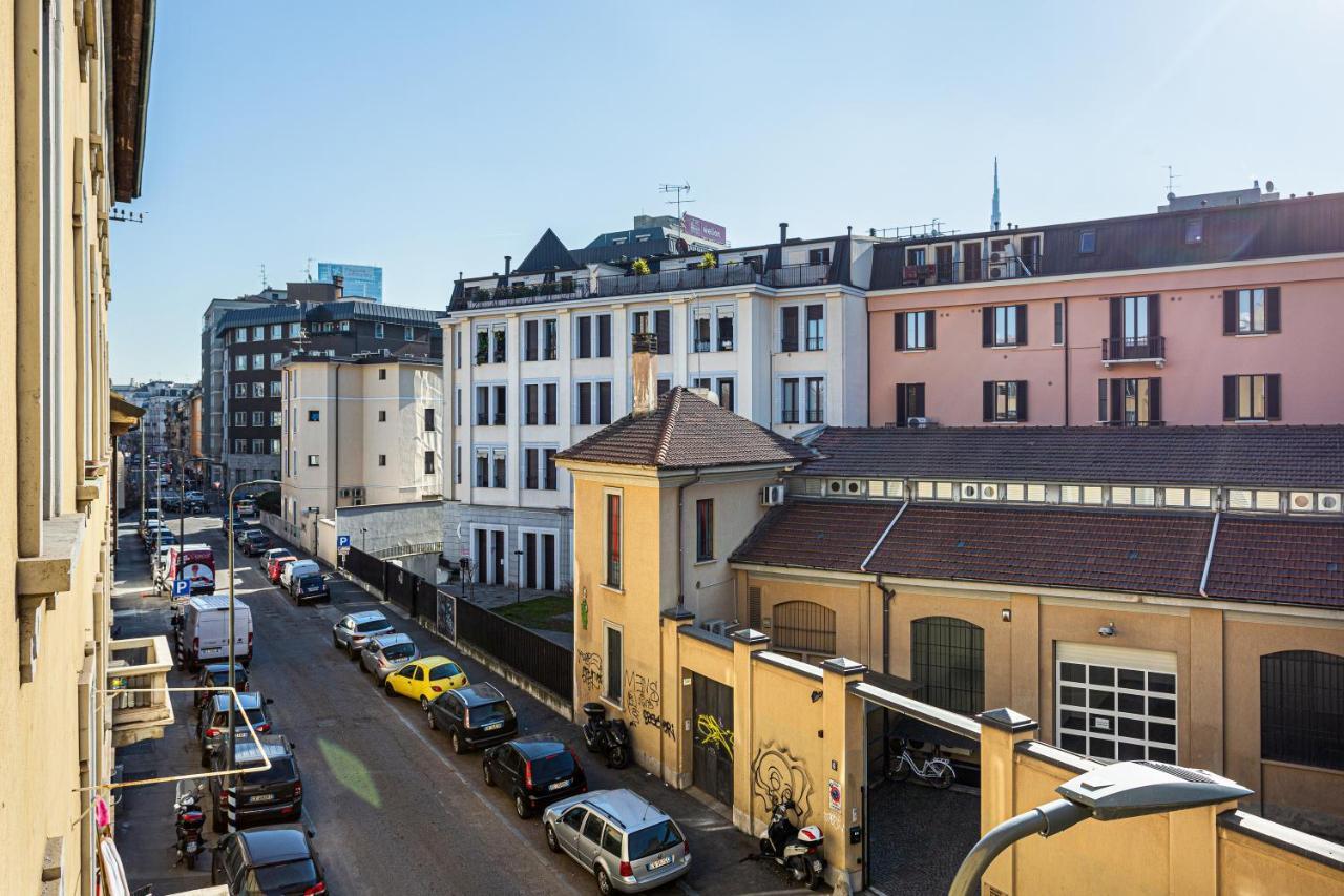 A Yellow Touch - Modern Studio In Isola Milano ภายนอก รูปภาพ